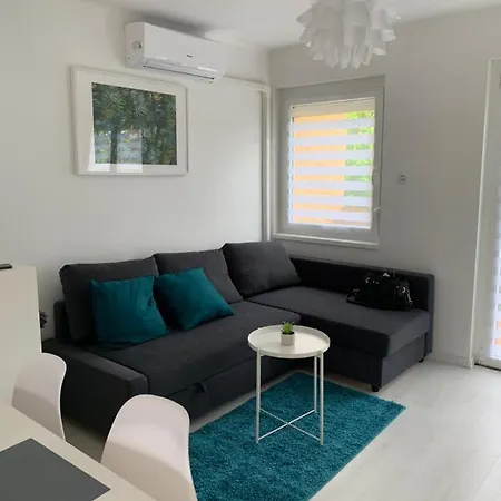 Sunny Days Apartment *